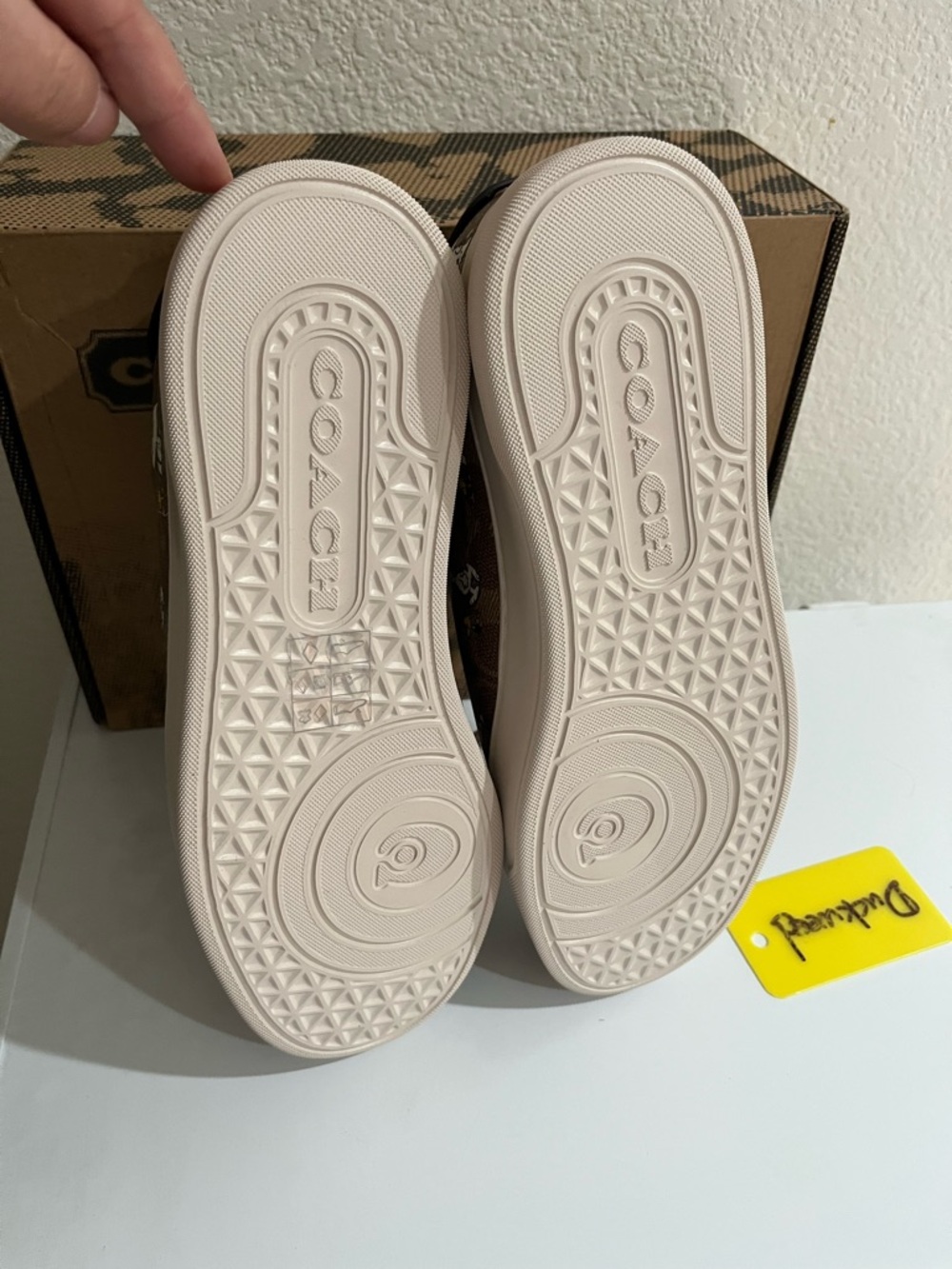 NIB  Limited Coach X Peanuts men Sneaker Signature Canvas size 10D - Picture 4 of 9